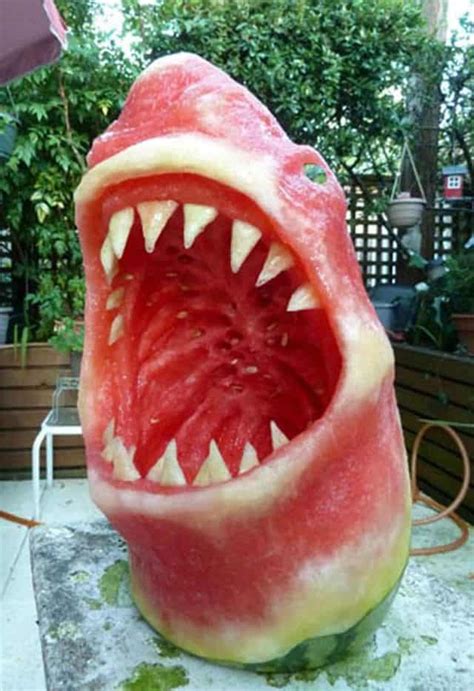 28 Of The Coolest Fruit Art Sculptures You Will See All Day!