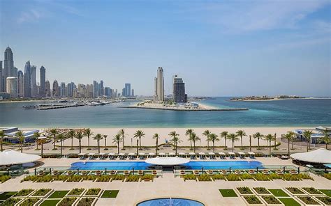 Hotel Guide - Hilton Dubai Palm Jumeirah - MyBayut