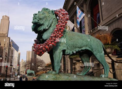 Chicago art institute lions hi-res stock photography and images - Alamy