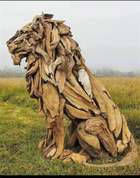 Lion Wood Carving Sculpture : r/interestingasfuck