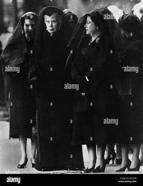 Queen mary 1953 funeral Black and White Stock Photos & Images - Alamy