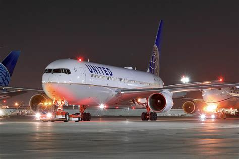 United Airlines 1999 Boeing 767-300ER N669UA c/n 30025 heading to the ...