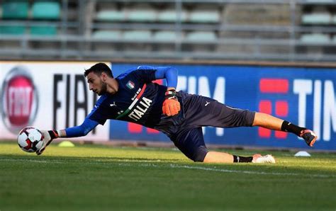 Gianluigi Donnarumma Height, Weight, Age, Girlfriend, Family, Biography