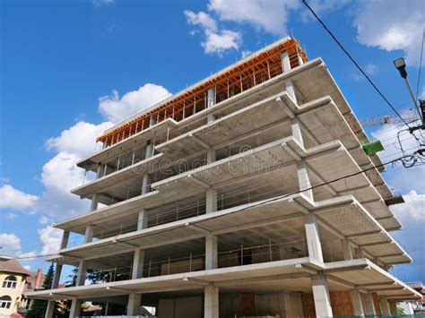 Concrete Frame Structure of a New Multi-story Apartment Building in Construction Stock Photo ...