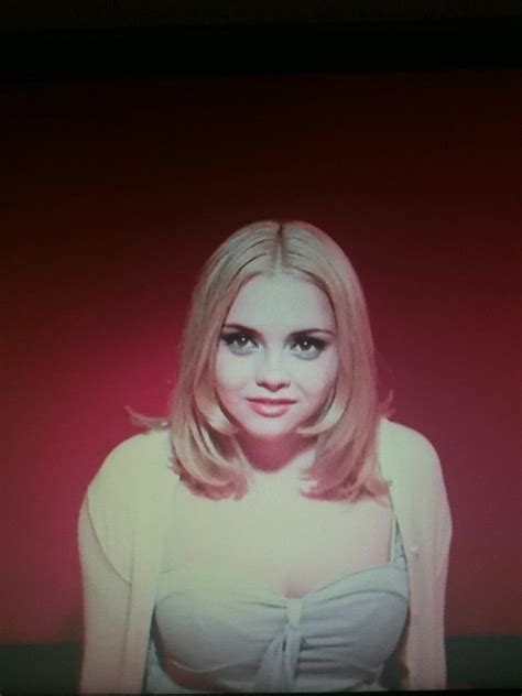 Halloween Costume Idea: Layla in Buffalo 66 | Christina ricci, Christina, Film stills