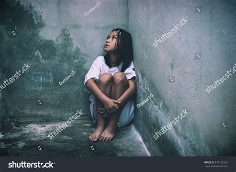 Sad Little Girl Sitting Against Wall Foto Stok 679192516 | Shutterstock