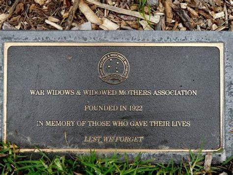 War Widows & Widowed Mothers Association | Monument Australia