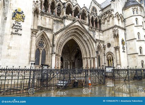 Arched Entrance To the Royal Courts of Justice on Strand, London ...