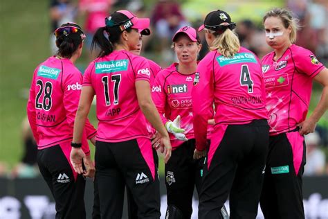 Brisbane Heat, Sydney Sixers advance to Women's Big Bash League final, after a pair of dramatic ...