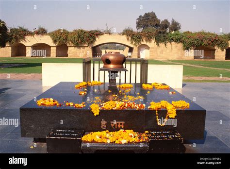 Mahatma gandhi samadhi hi-res stock photography and images - Alamy