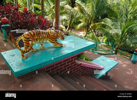 Tiger balm gardens hi-res stock photography and images - Alamy