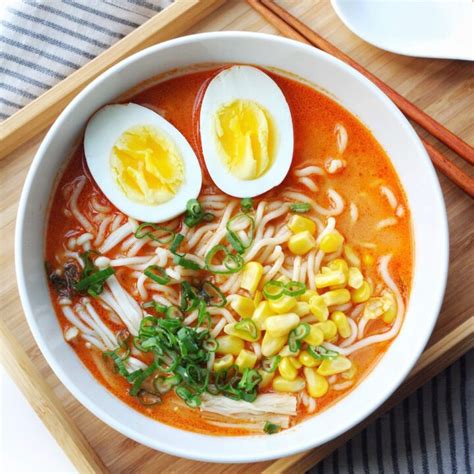 Easy Sriracha Ramen - Couple Eats Food