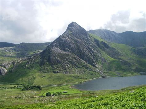 Mountain Guided walks Tryfan Snowdonia | Seren Ventures