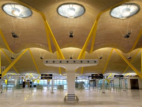 Madrid-Barajas Airport Terminal 4 / Estudio Lamela & Rogers Stirk Harbour + Partners | ArchDaily