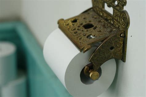 Old English Toilet Paper Holder | macaron*macaron(Est Bleu2007) | Flickr