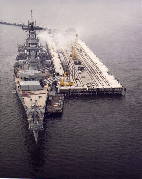 USS Wisconsin at the Naval Weapons Station Earle, New Jersey 1990 [1182 ...