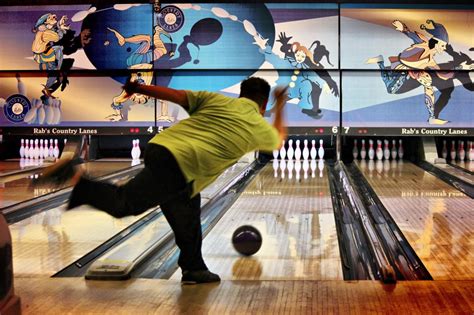 3 Common Bowling Injuries & How to Avoid Them - Rab's Country Lanes