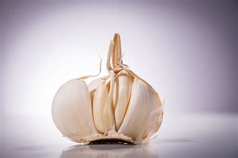 Free Photo | Close-up of organic garlic