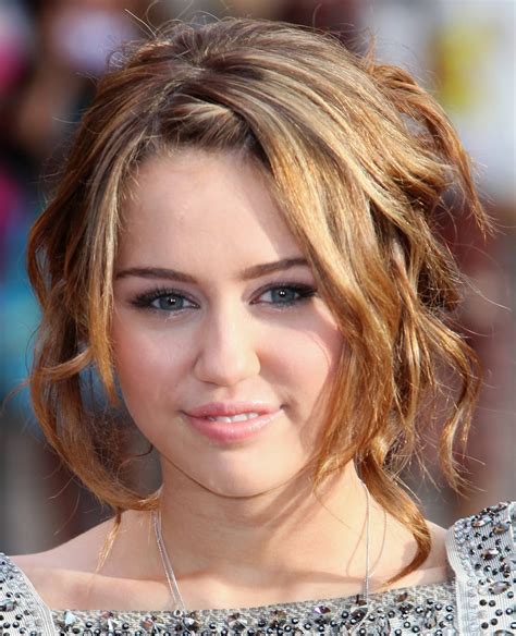 Stars HD: Miley Cyrus New Hair 2012