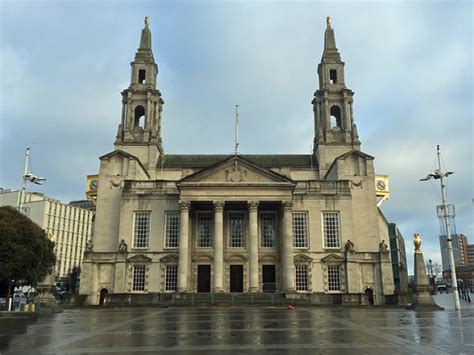 Leeds Civic Hall | Millennium Square | diamond geezer | Flickr