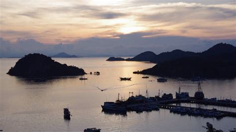 LABUAN BAJO SUNSET - YouTube