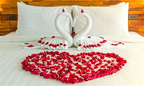 Romantic Bedroom Simple Room Decoration For Anniversary Surprise - bmp-now