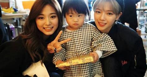 JYP Entertainment artists visit sick children during the holiday season - Koreaboo