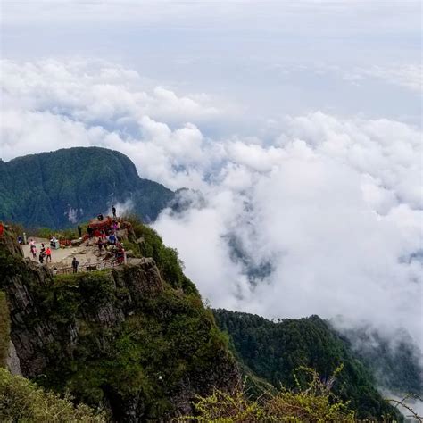 Mount Emei Golden Summit - China ChengDu Tours, Chengdu Panda Volunteer ...