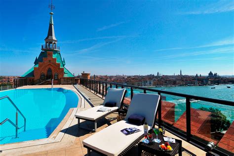 Hotel Review: Hilton Molino Stucky Venice - Travel