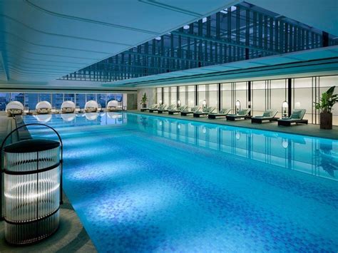 Jing An Shangri-La, Shanghai, China ile ilgili görsel sonucu | Luxury swimming pools, Luxury ...