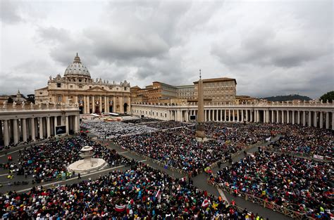 Thousands Gather for Canonisation Mass in St. Peter's Square | Time