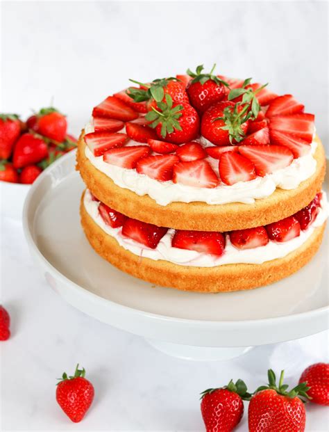 Strawberries & Fresh Cream Cake – Curly's Cooking