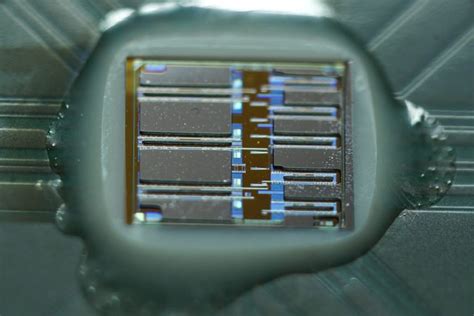 Scientists brings photonic communication to computer chips