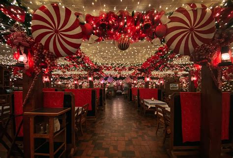 25+ christmas decoration restaurant Ideas for a Festive Dining Experience