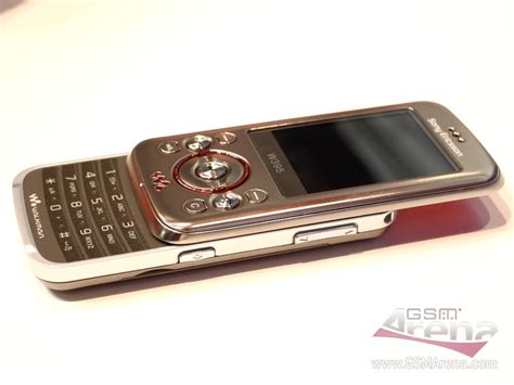 Sony Ericsson W395 pictures, official photos