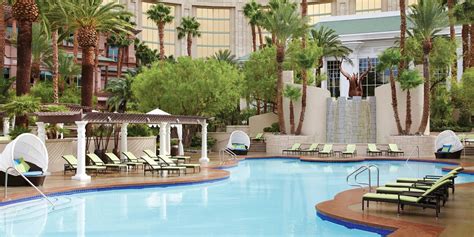 $119 – Four Seasons Spa Day: Massage w/Pool & Valet | Travelzoo