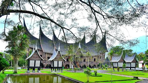 Wisata Minangkabau: Rumah Gadang Minangkabau