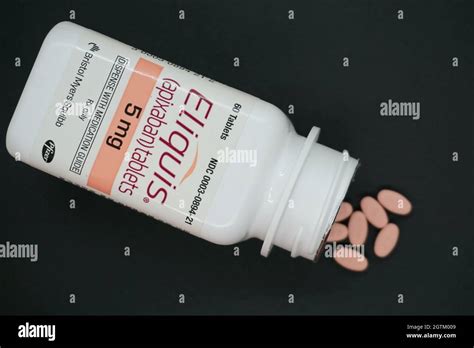 Bottle of Eliquis 5mg tablets - a prescription blood thinner medication Stock Photo - Alamy