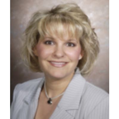 Amber Chambers, Fenton, MI Real Estate Associate - RE/MAX Platinum