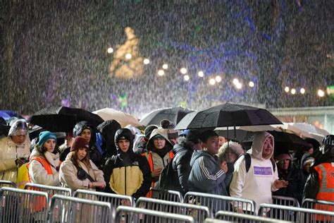 London’s New Year’s Eve fireworks back in full as world celebrates ...