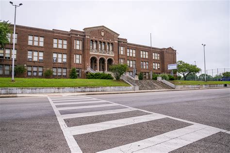 UNT Dallas awards admission to entire Sunset High School senior class - Oak Cliff