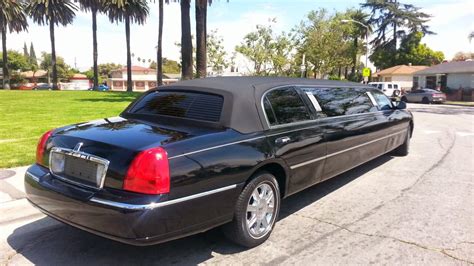 Los Angeles Limo Service | Black Lincoln Town Car Limousine Rental