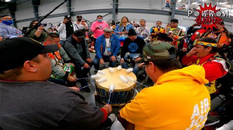 Blackfoot Confederacy Singers Jamming Out | Powwow Times - YouTube