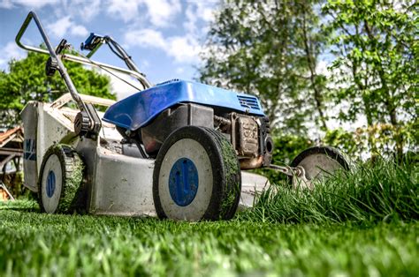 White Push Lawnmower · Free Stock Photo