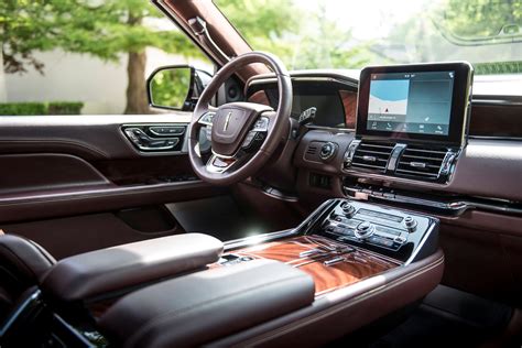 Gallery: 2018 Lincoln Navigator interior