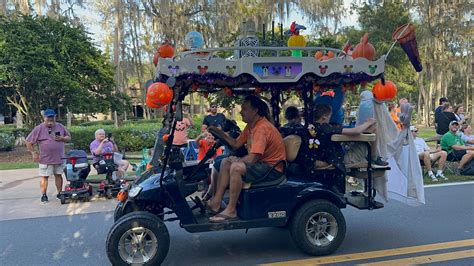 PHOTOS, VIDEO: Watch the 2022 Halloween Golf Cart Parade at Disney’s ...