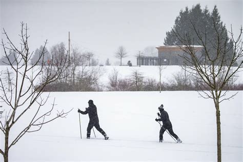 Hundreds of thousands without power in Pacific Northwest ice storm ...