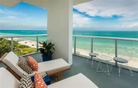 Hotel Chic | The Grooviest New Hotel in South Beach: Thompson Miami Beach