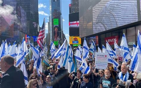 Hundreds protest Netanyahu at Times Square | The Times of Israel