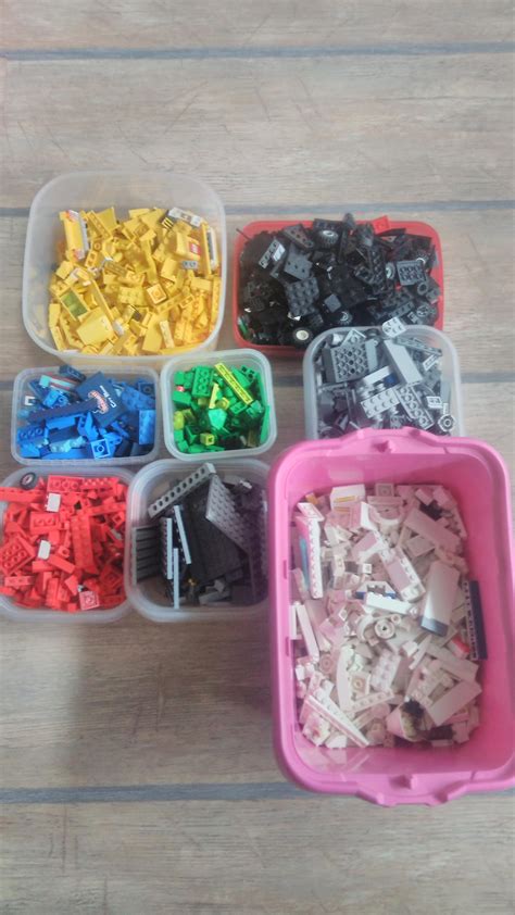 After all these years I separated my Lego pieces by color : lego